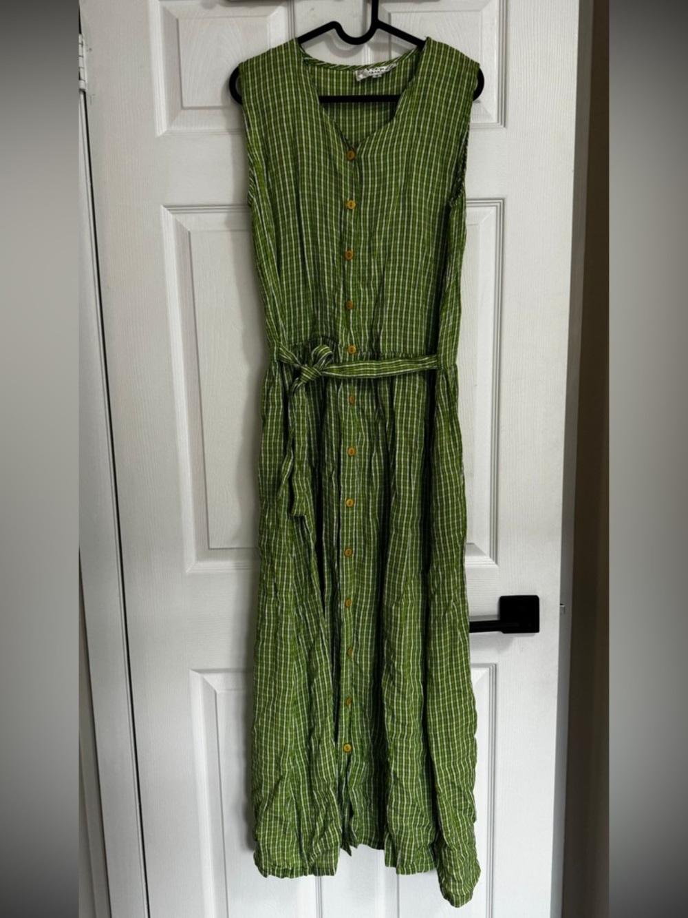 Sleeveless Green Button-Front Maxi Dress with Tie Waist - Picture 2 of 7